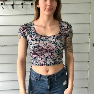 About A Girl XS daisy floral crop top